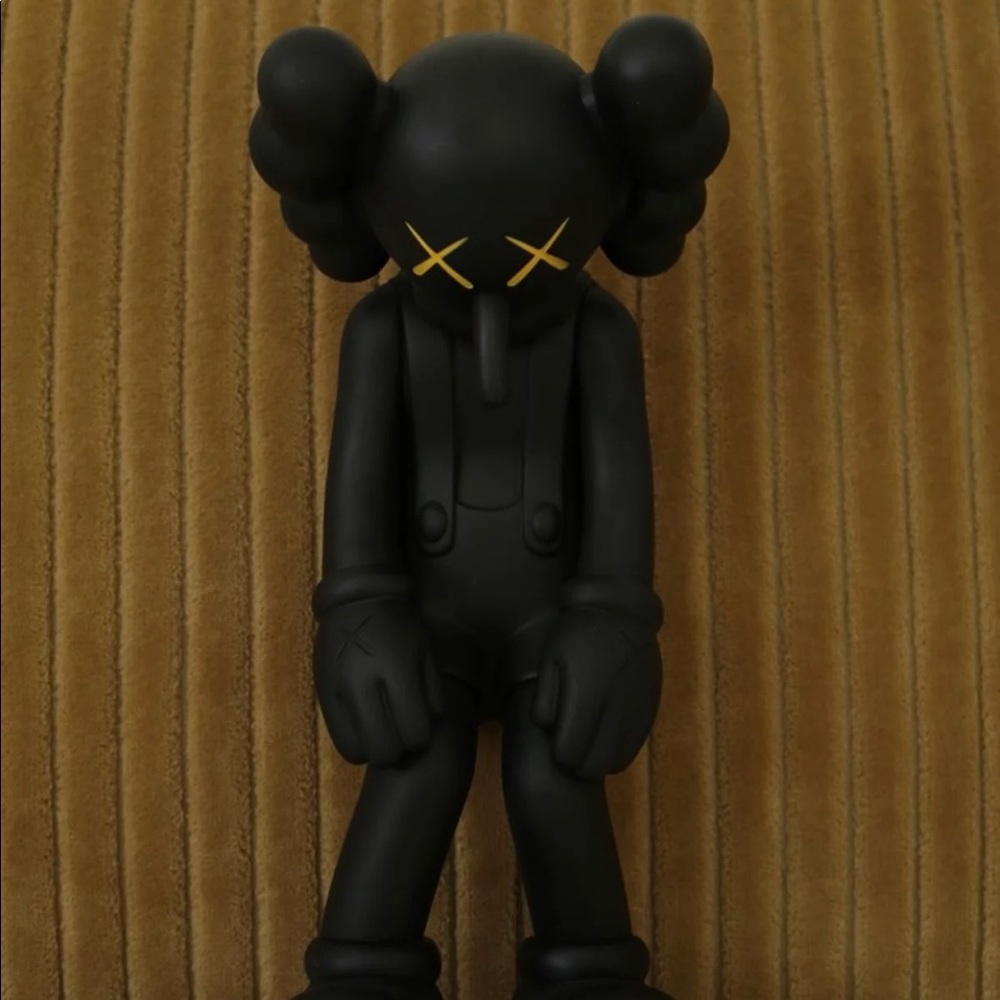 Kaws small lie toy